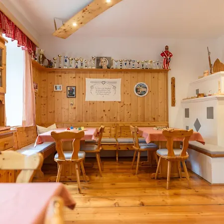 Haus Koenig ماوترندورف