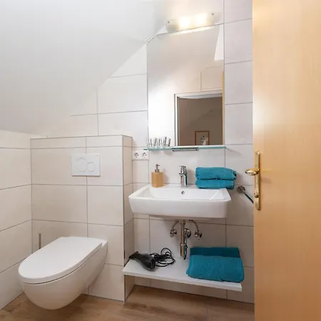 Haus Koenig ماوترندورف